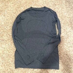 Lululemon swiftly long sleeve size 8 charcoal gray